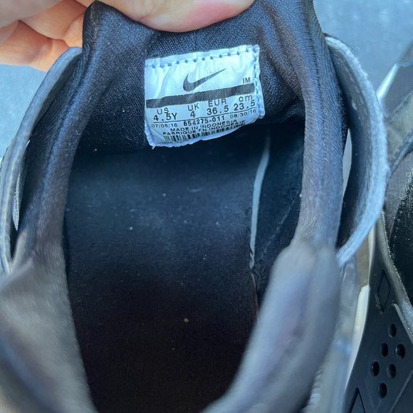NIKE black huarache sneakers - SIZE 4.5Y/ US6-6.5 - Picture 9 of 16